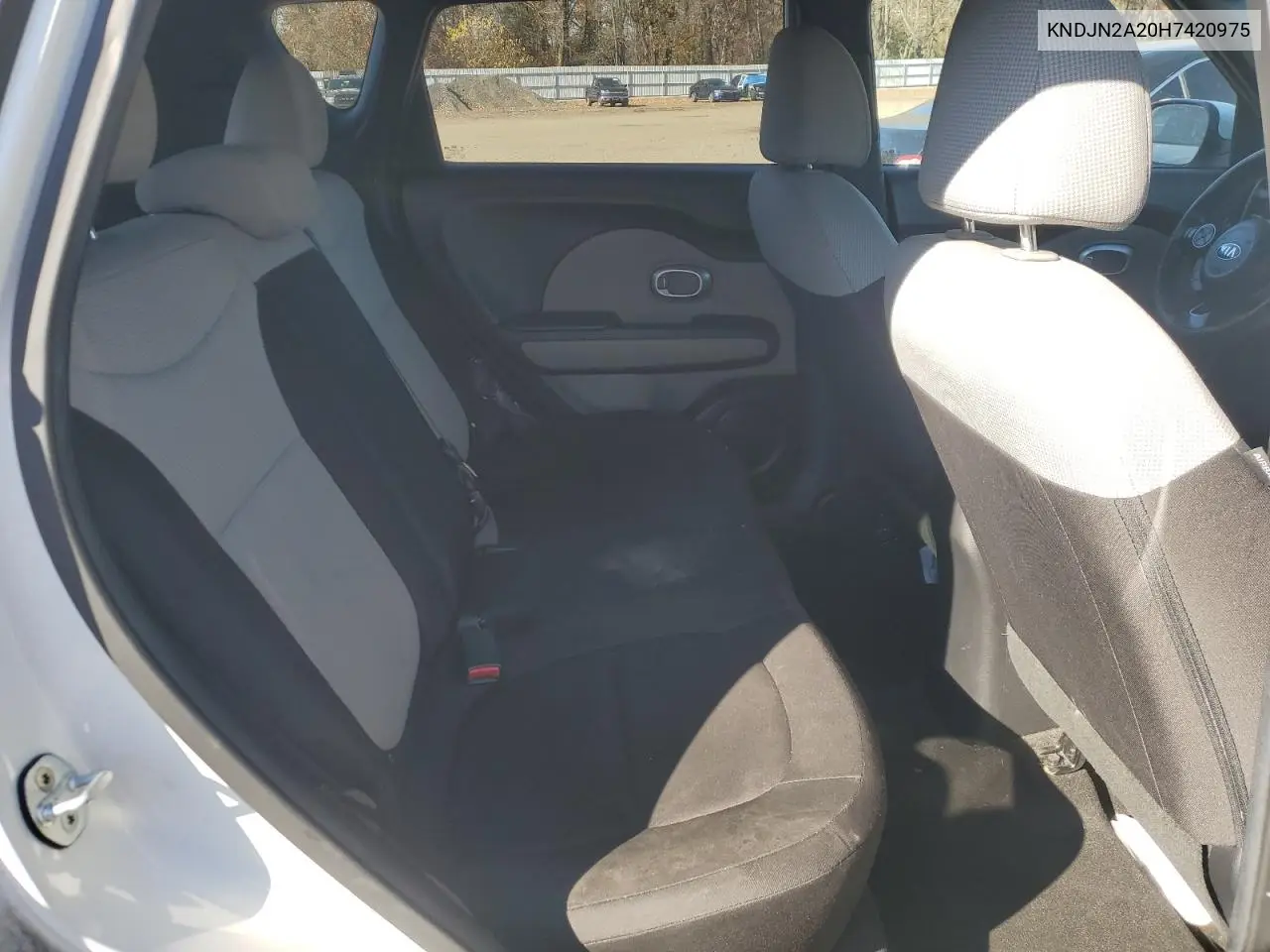 KNDJN2A20H7420975 2017 Kia Soul