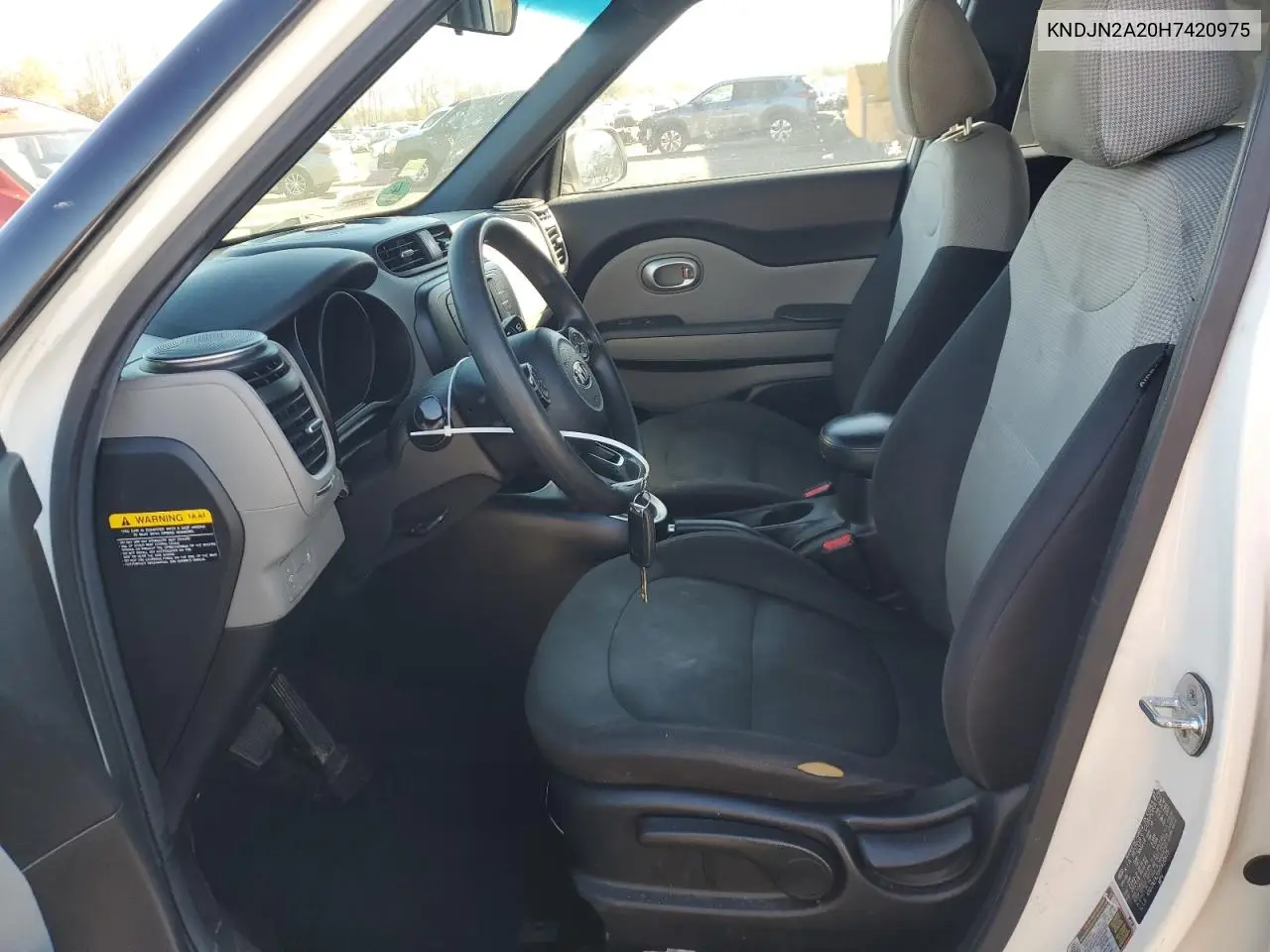 KNDJN2A20H7420975 2017 Kia Soul