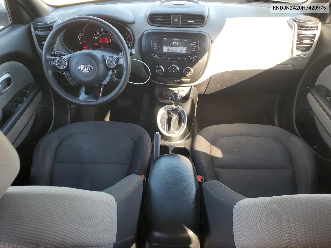 KNDJN2A20H7420975 2017 Kia Soul