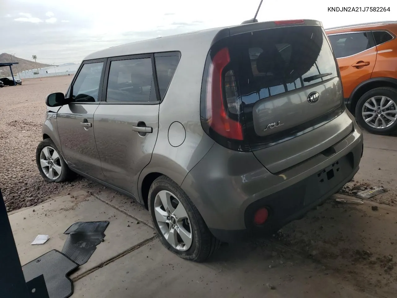 KNDJN2A21J7582264 2018 Kia Soul