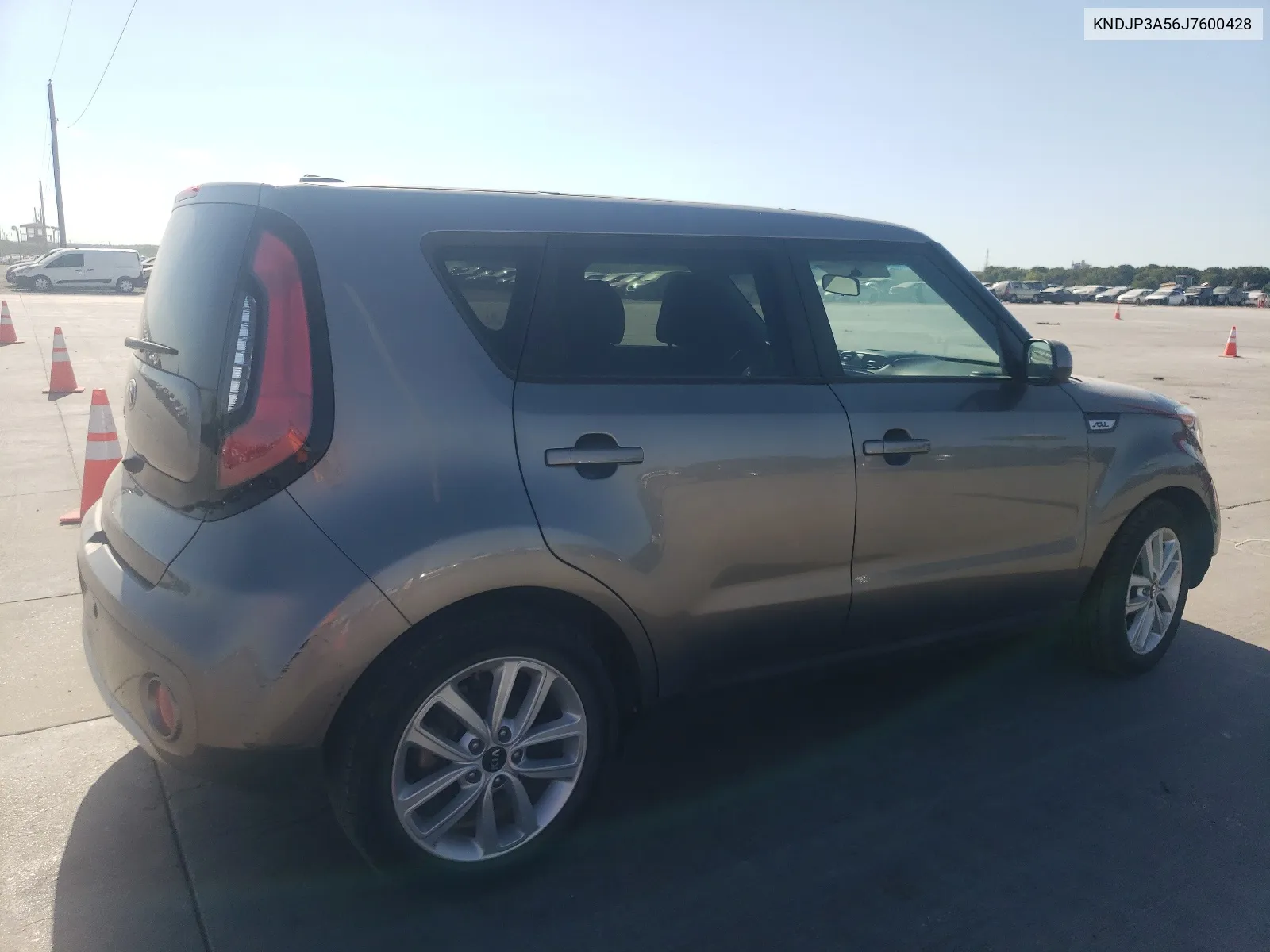 KNDJP3A56J7600428 2018 Kia Soul +