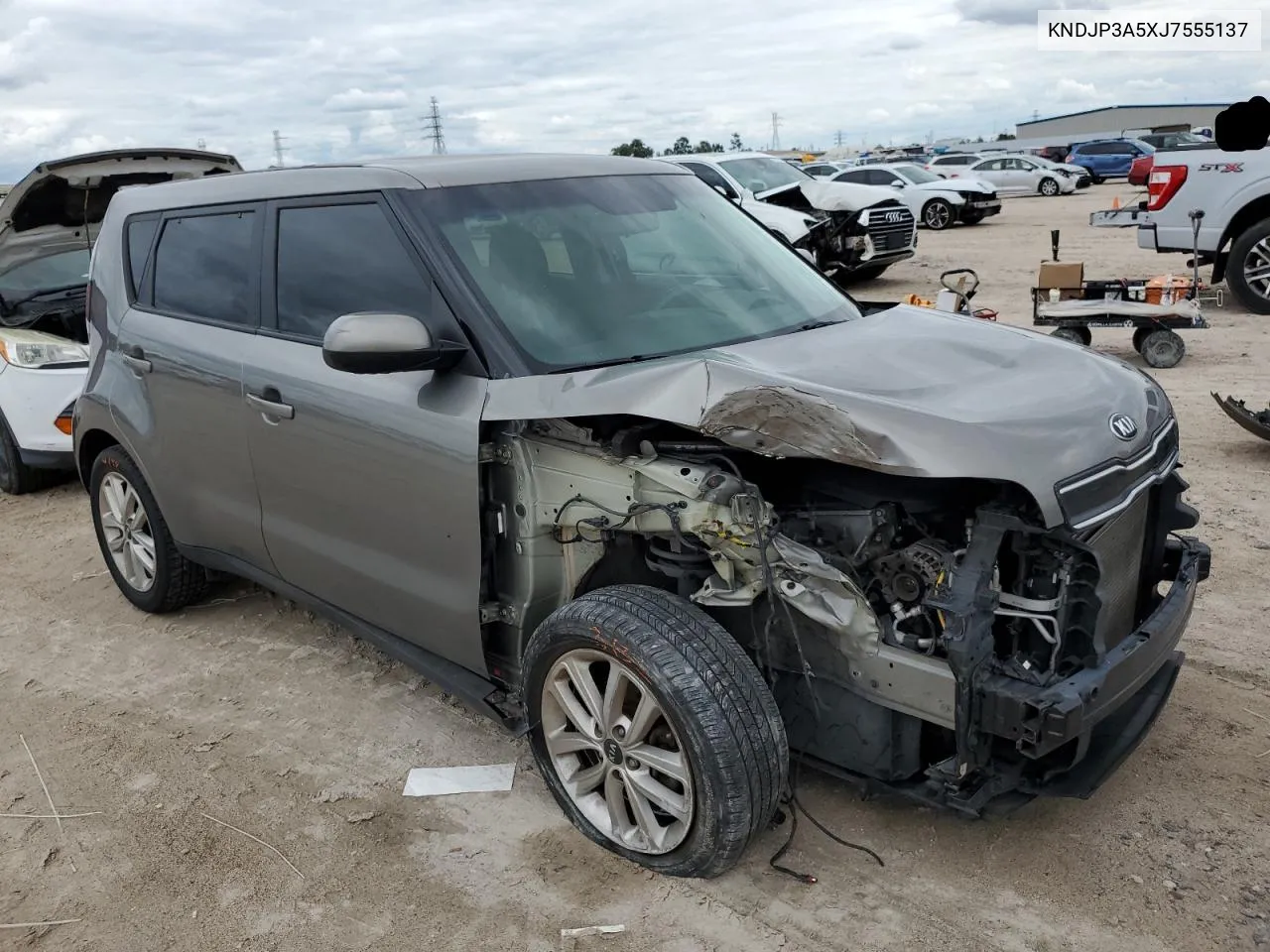 KNDJP3A5XJ7555137 2018 Kia Soul +