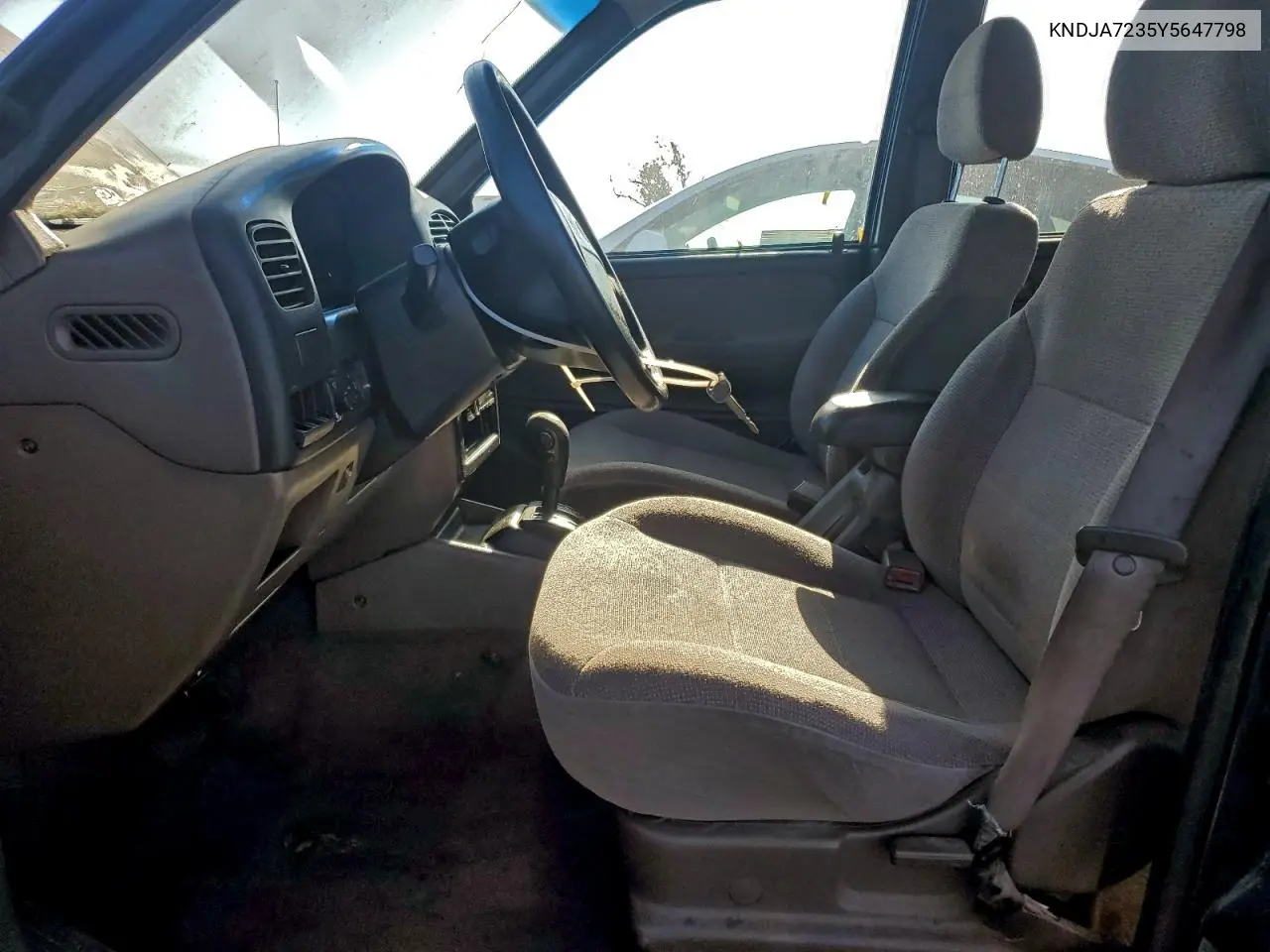 KNDJA7235Y5647798 2000 Kia Sportage