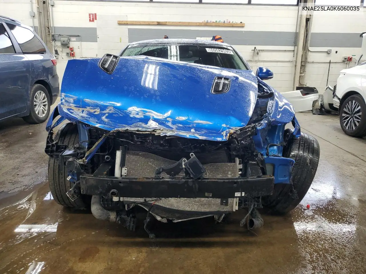 KNAE25LA0K6060035 2019 Kia Stinger Premium