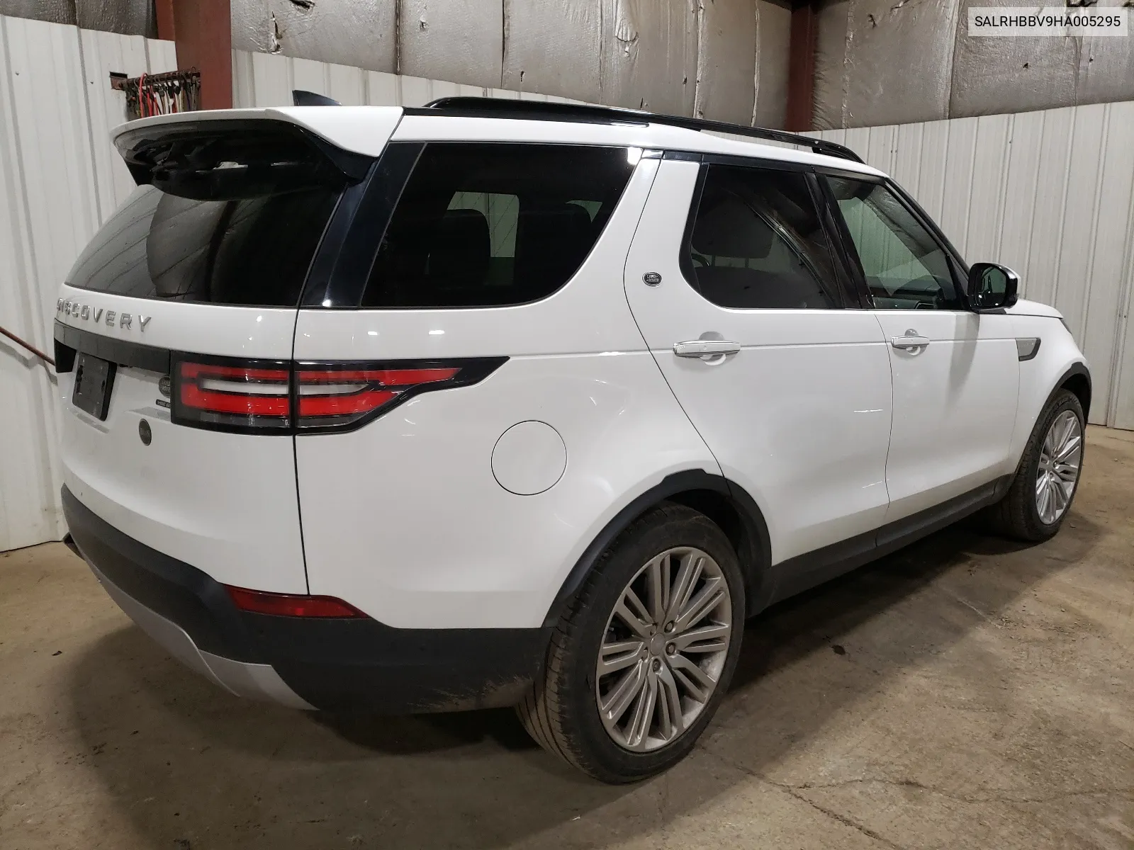 SALRHBBV9HA005295 2017 Land Rover Discovery Hse Luxury