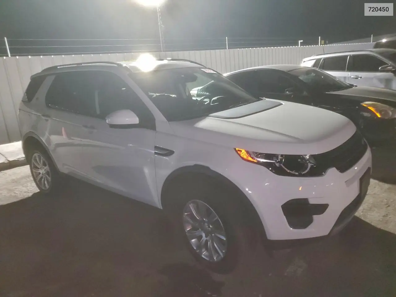 720450 2017 Land Rover Discovery