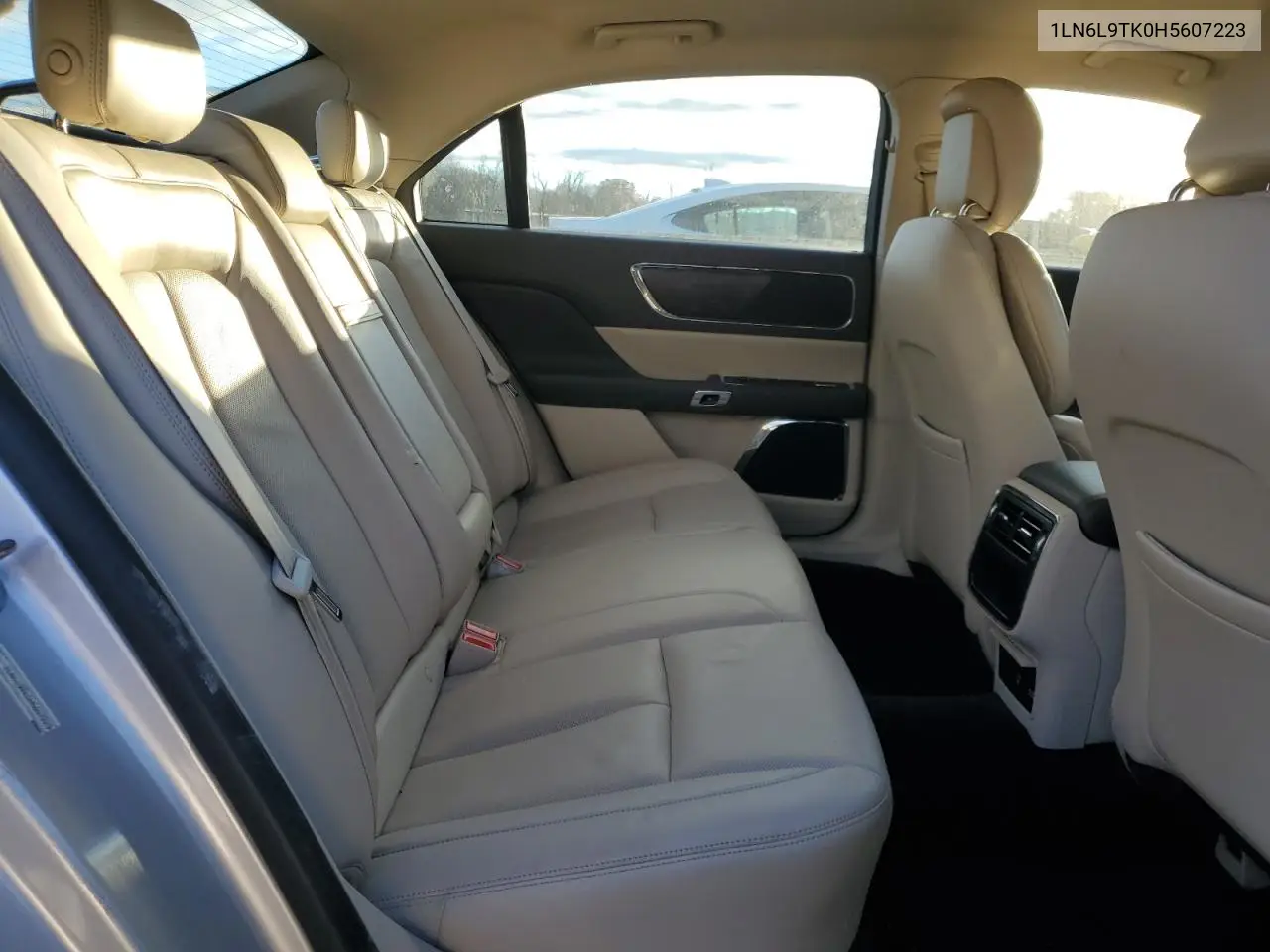 1LN6L9TK0H5607223 2017 Lincoln Continental Select