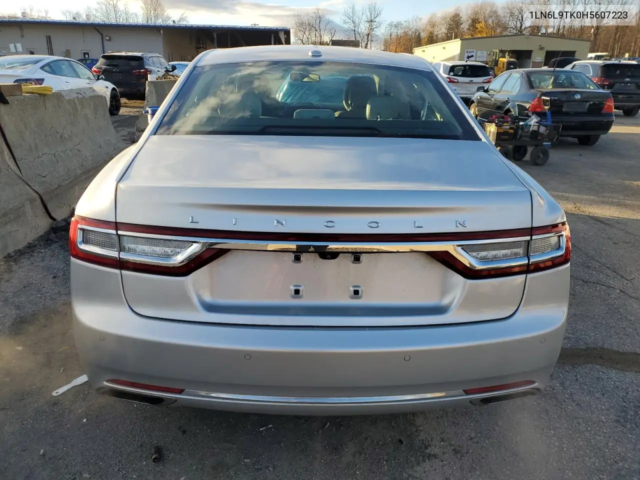 1LN6L9TK0H5607223 2017 Lincoln Continental Select