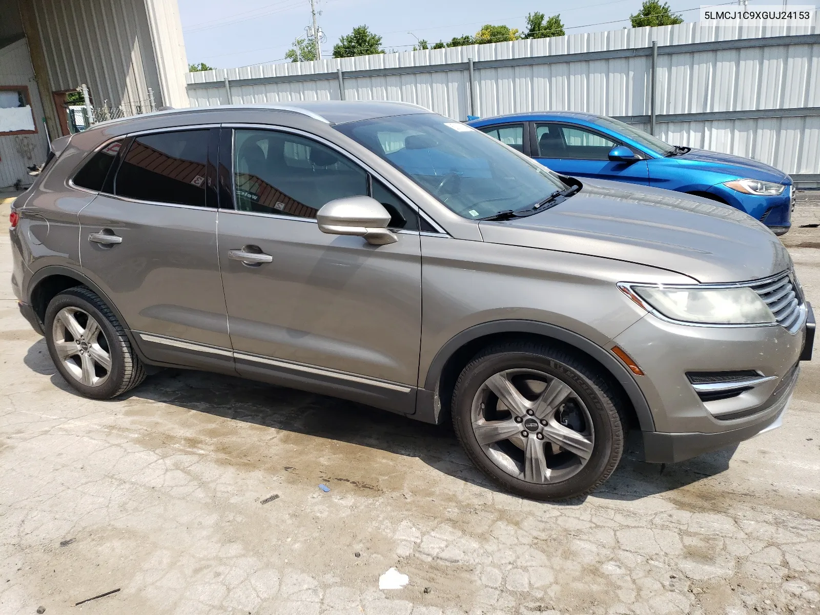 5LMCJ1C9XGUJ24153 2016 Lincoln Mkc Premiere