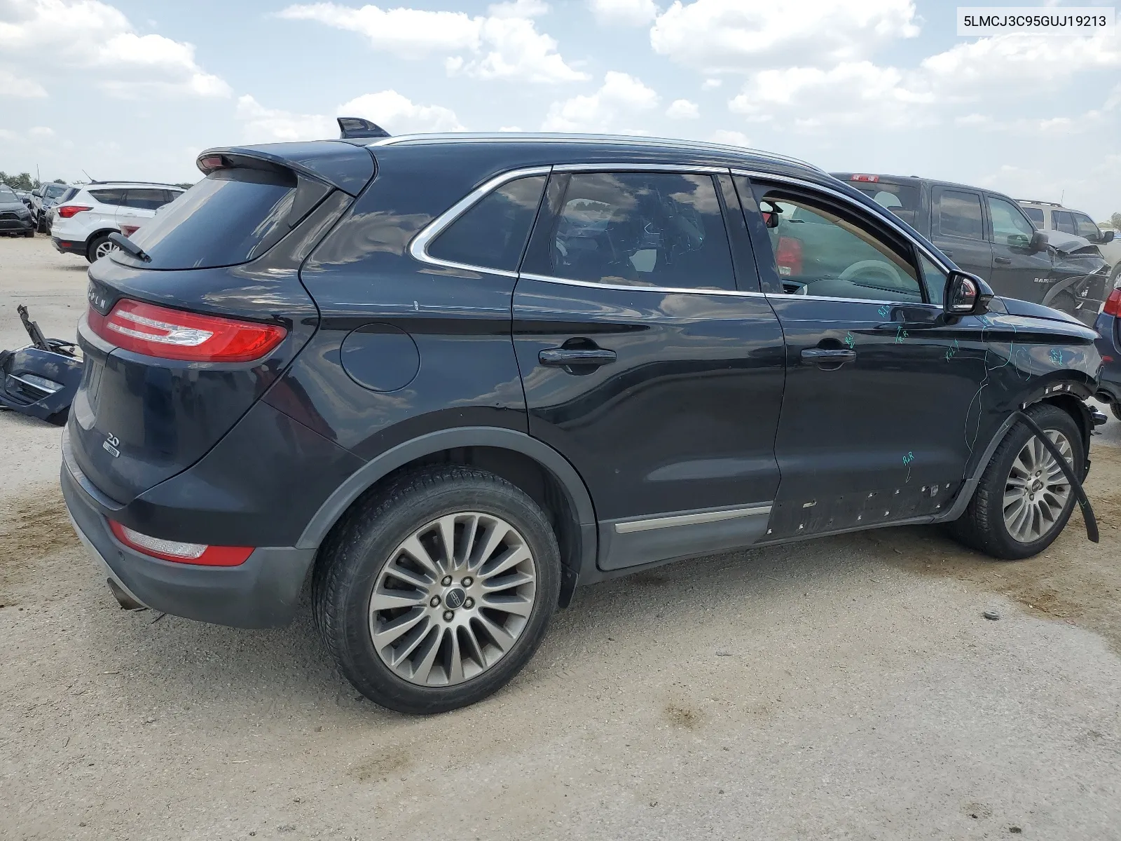 5LMCJ3C95GUJ19213 2016 Lincoln Mkc Reserve