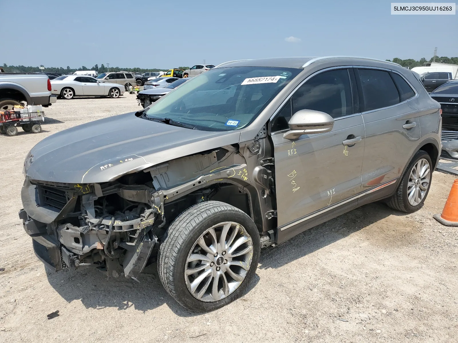 5LMCJ3C95GUJ16263 2016 Lincoln Mkc Reserve