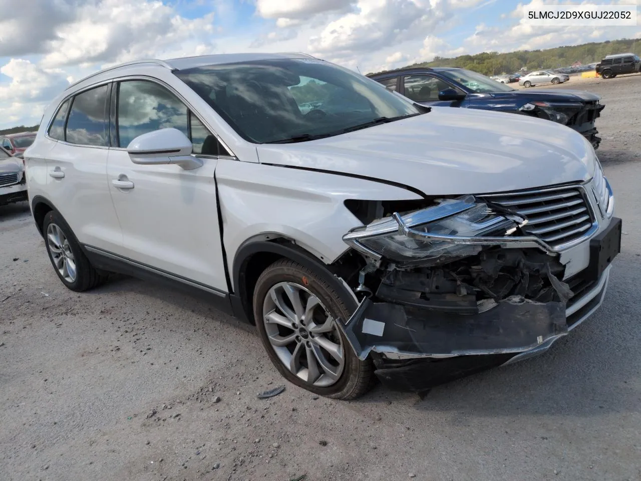 5LMCJ2D9XGUJ22052 2016 Lincoln Mkc Select