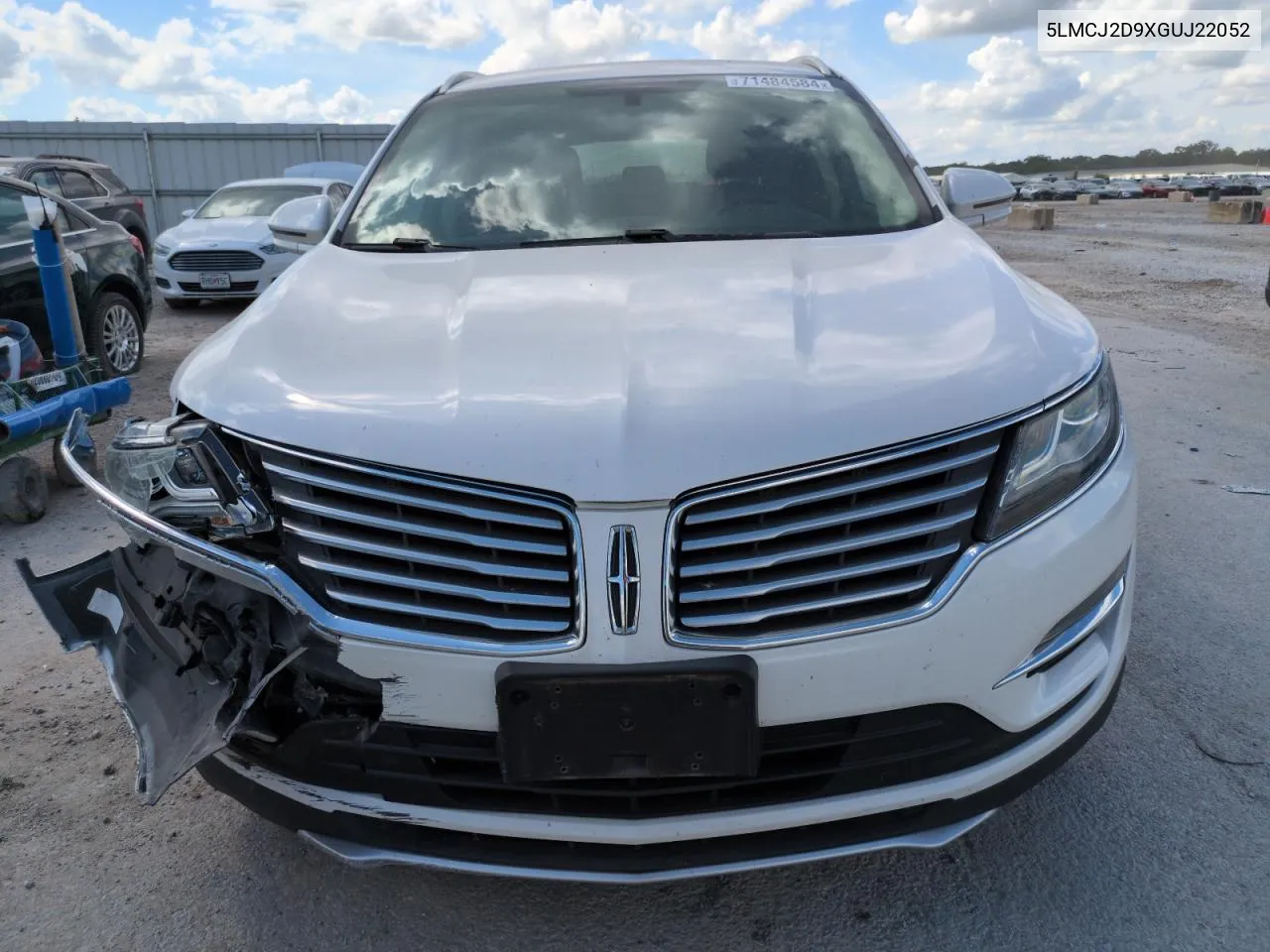 5LMCJ2D9XGUJ22052 2016 Lincoln Mkc Select