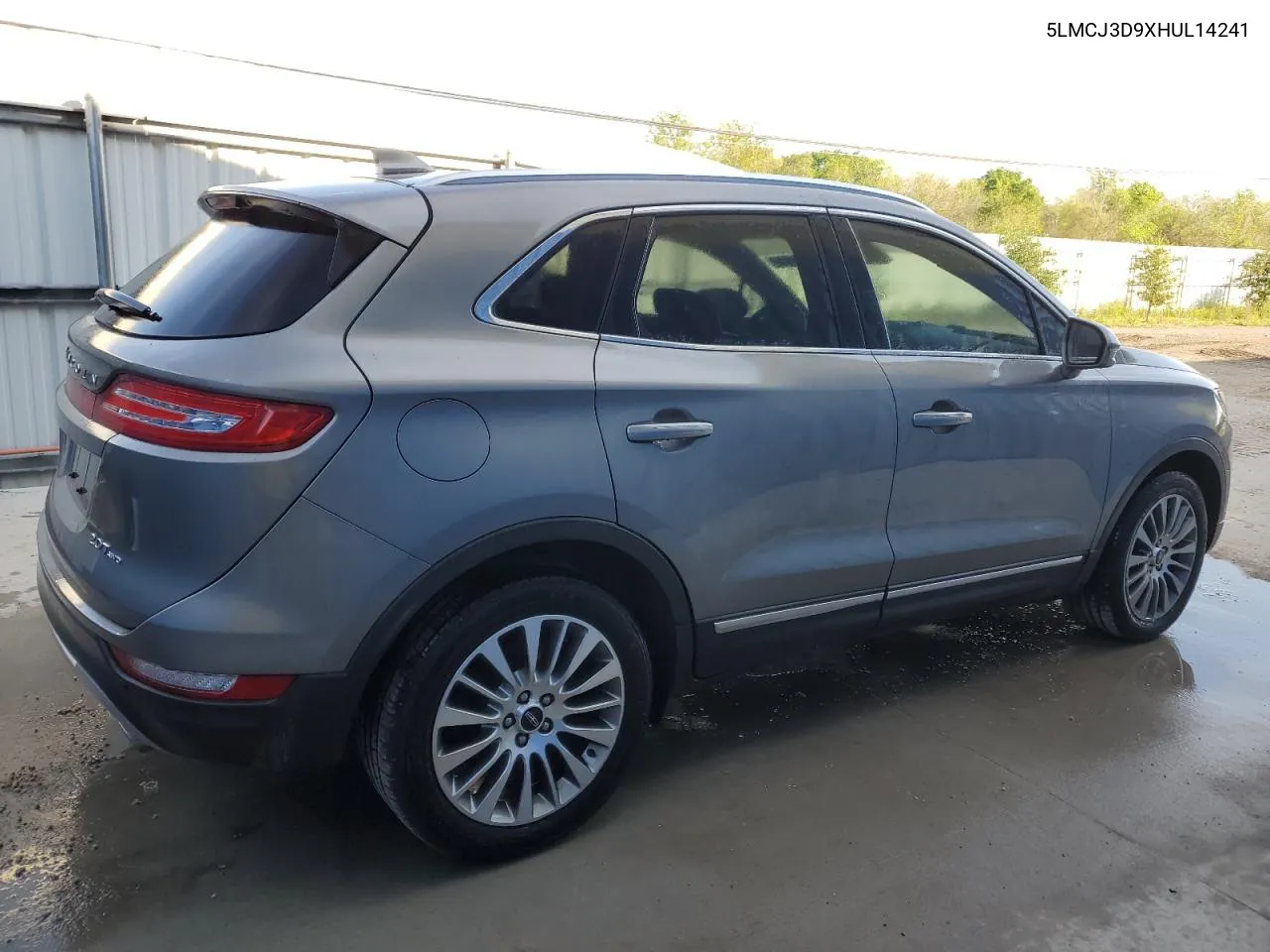 5LMCJ3D9XHUL14241 2017 Lincoln Mkc Reserve