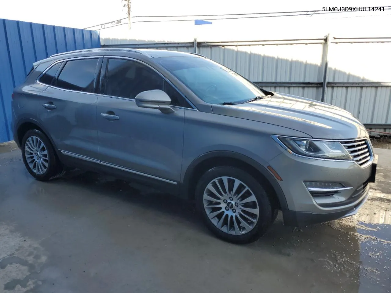 5LMCJ3D9XHUL14241 2017 Lincoln Mkc Reserve