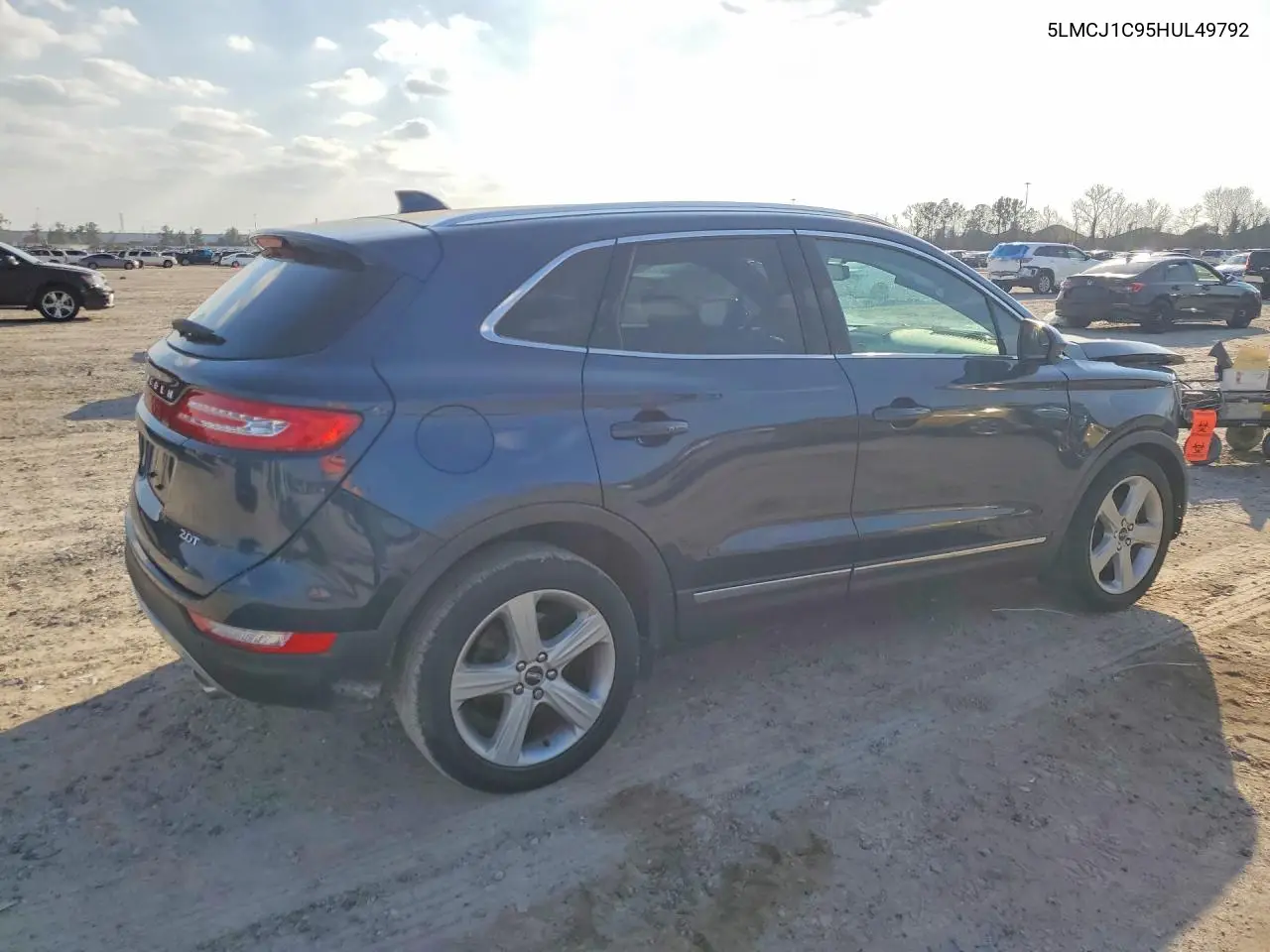 5LMCJ1C95HUL49792 2017 Lincoln Mkc Premiere