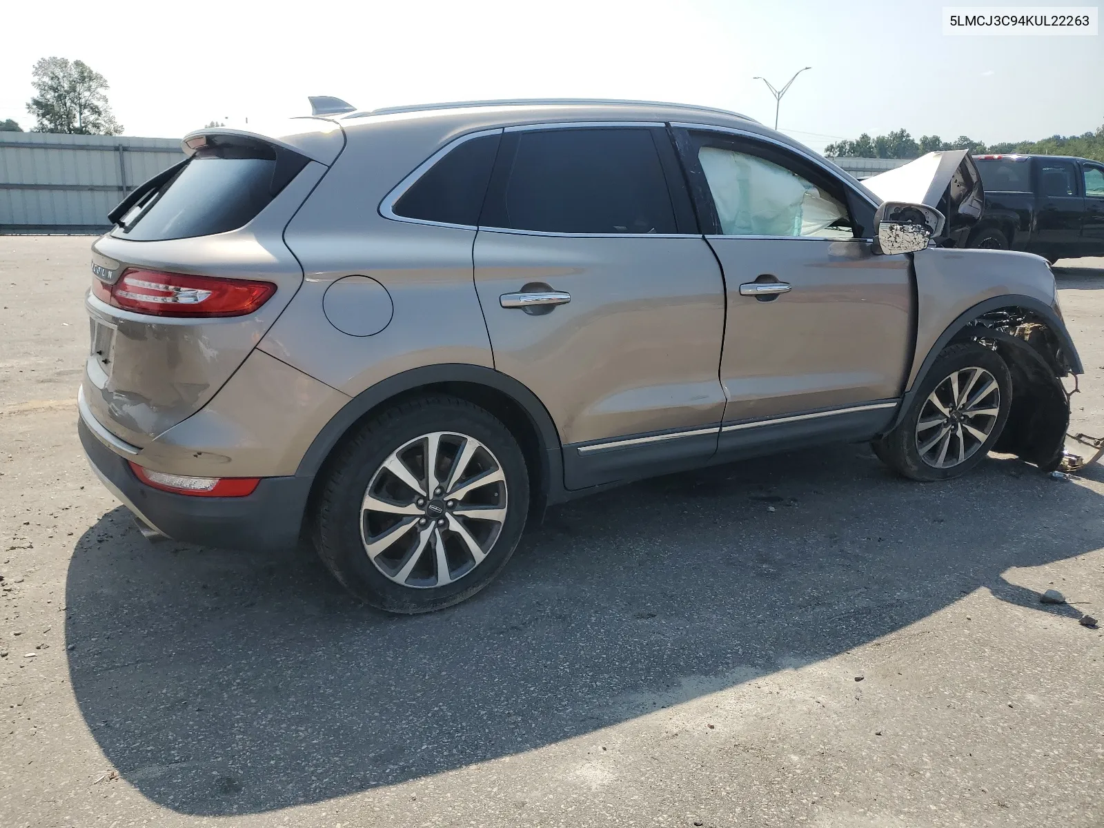 5LMCJ3C94KUL22263 2019 Lincoln Mkc Reserve