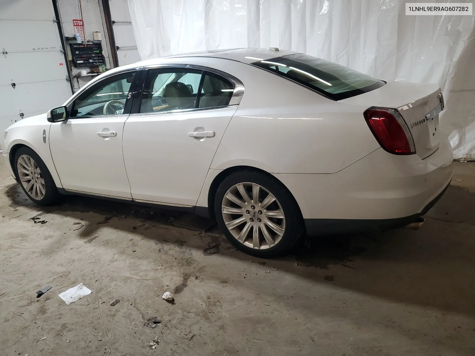 1LNHL9ER9AG607282 2010 Lincoln Mks