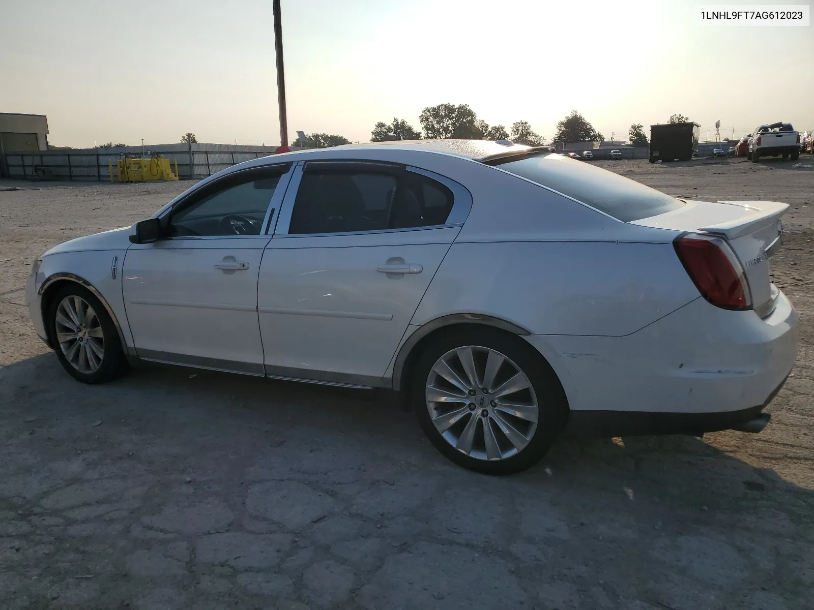 1LNHL9FT7AG612023 2010 Lincoln Mks