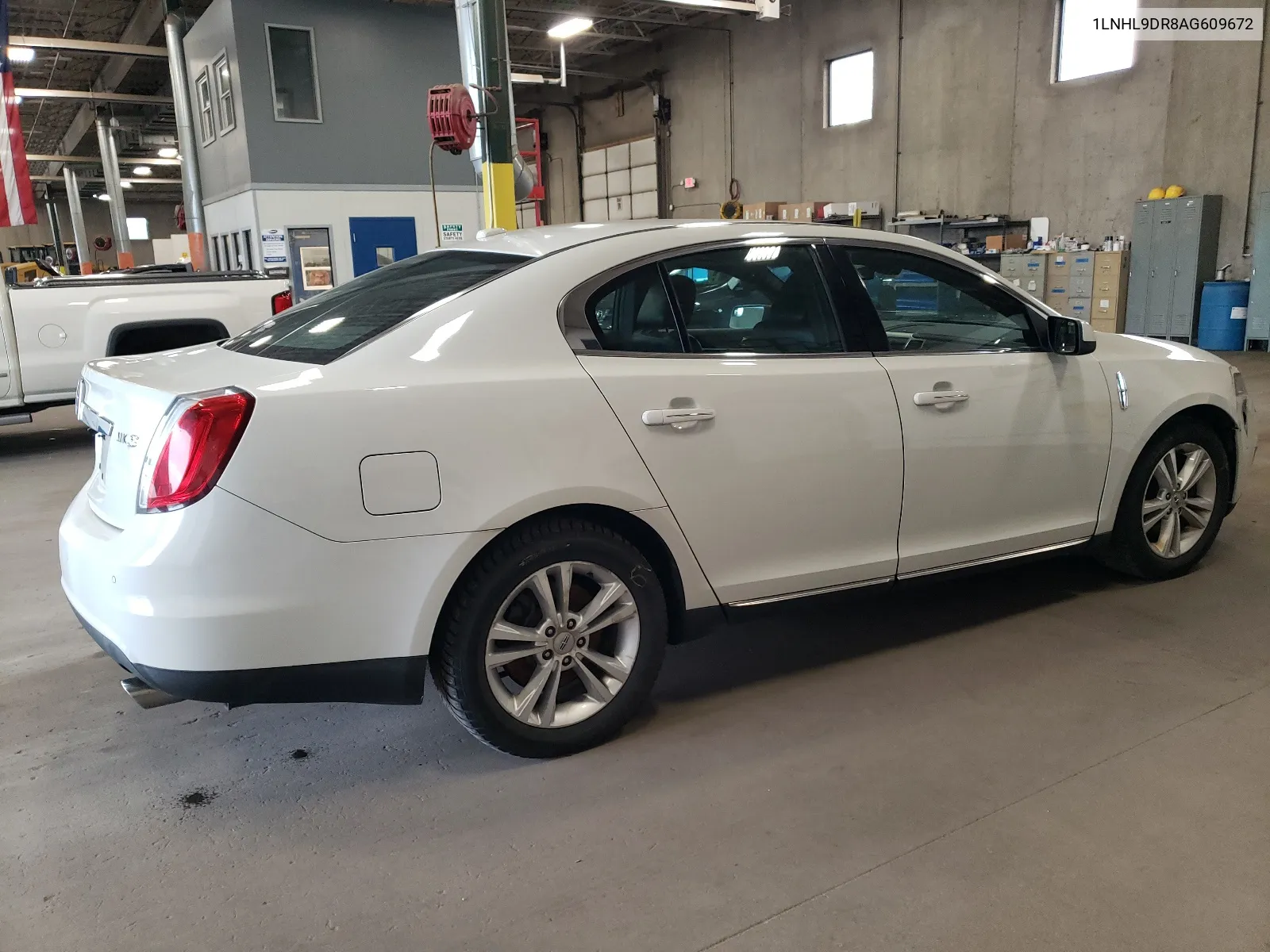 1LNHL9DR8AG609672 2010 Lincoln Mks