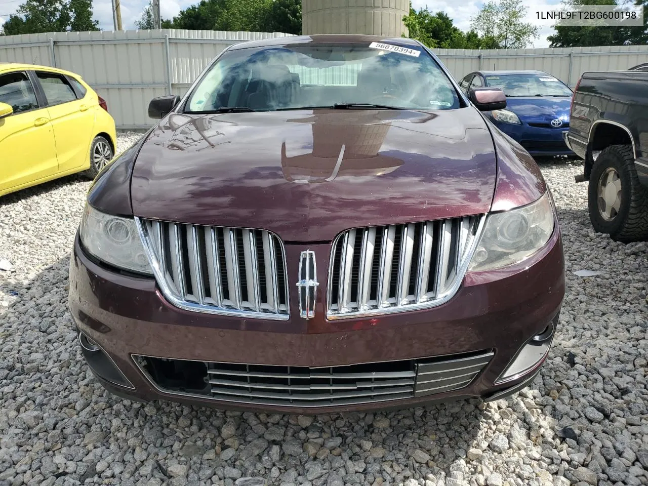 1LNHL9FT2BG600198 2011 Lincoln Mks