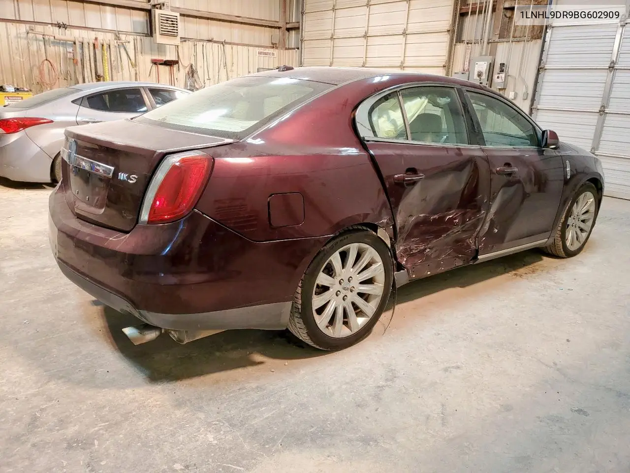 1LNHL9DR9BG602909 2011 Lincoln Mks