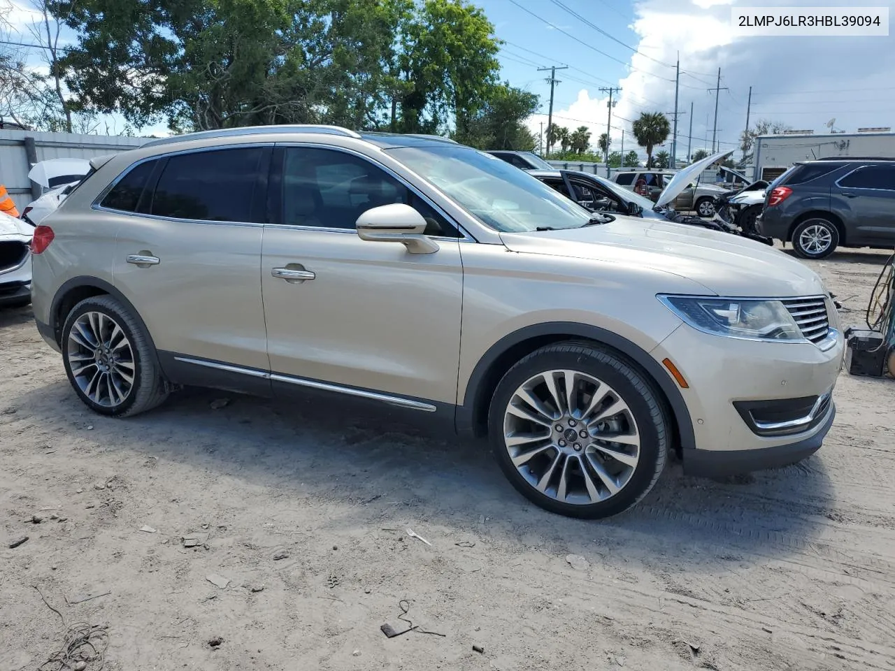 2LMPJ6LR3HBL39094 2017 Lincoln Mkx Reserve