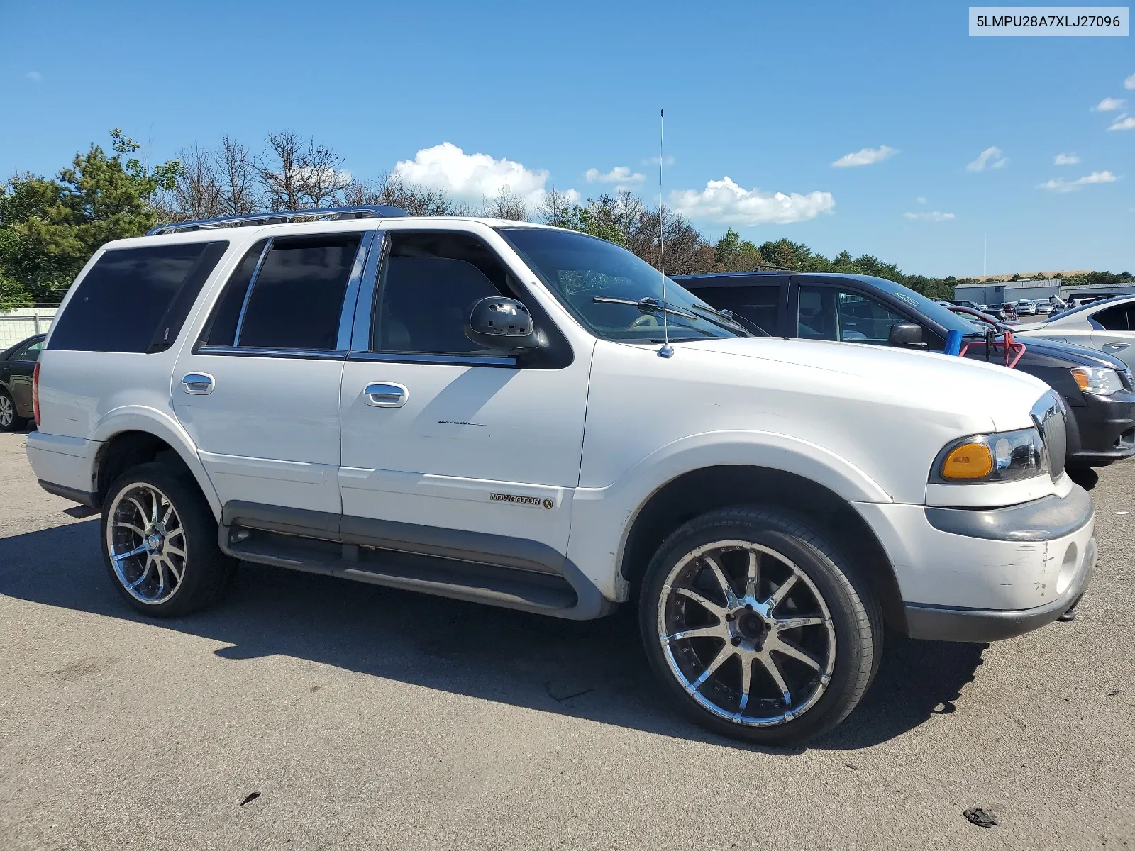 1999 Lincoln Navigator VIN: 5LMPU28A7XLJ27096 Lot: 61381614