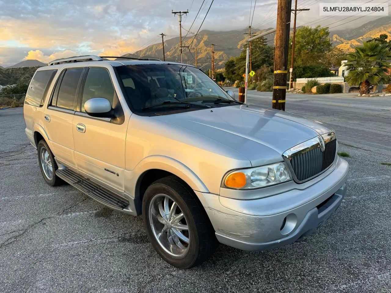 2000 Lincoln Townhouse Navigator VIN: 5LMFU28A8YLJ24804 Lot: 50707326