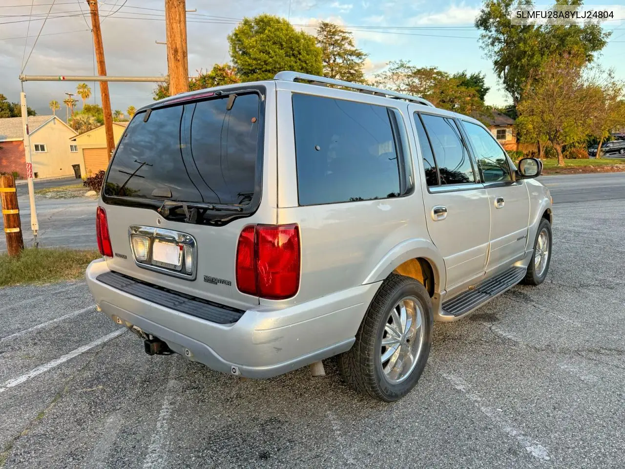 2000 Lincoln Townhouse Navigator VIN: 5LMFU28A8YLJ24804 Lot: 50707326