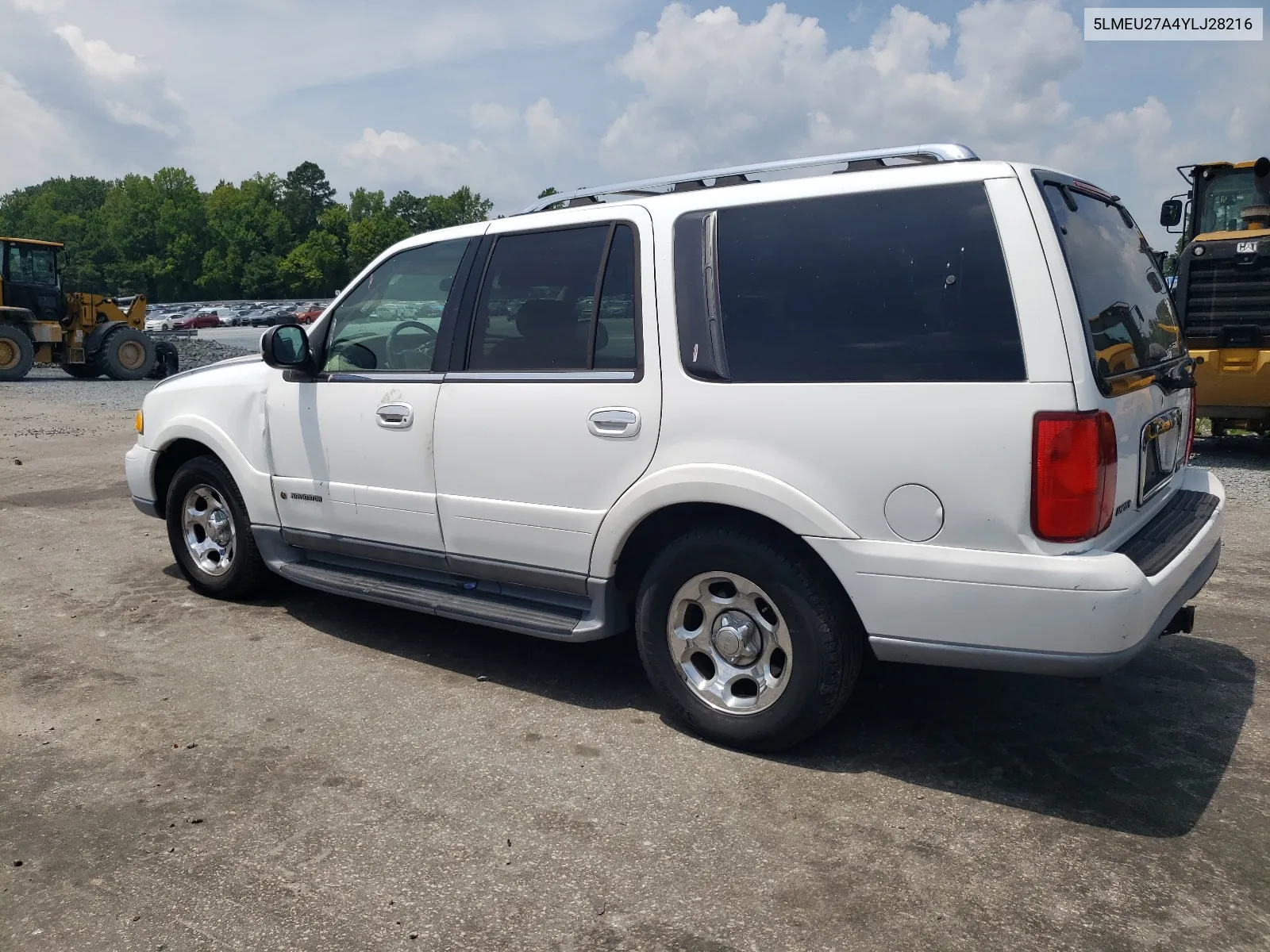 2000 Lincoln Navigator VIN: 5LMEU27A4YLJ28216 Lot: 63490384