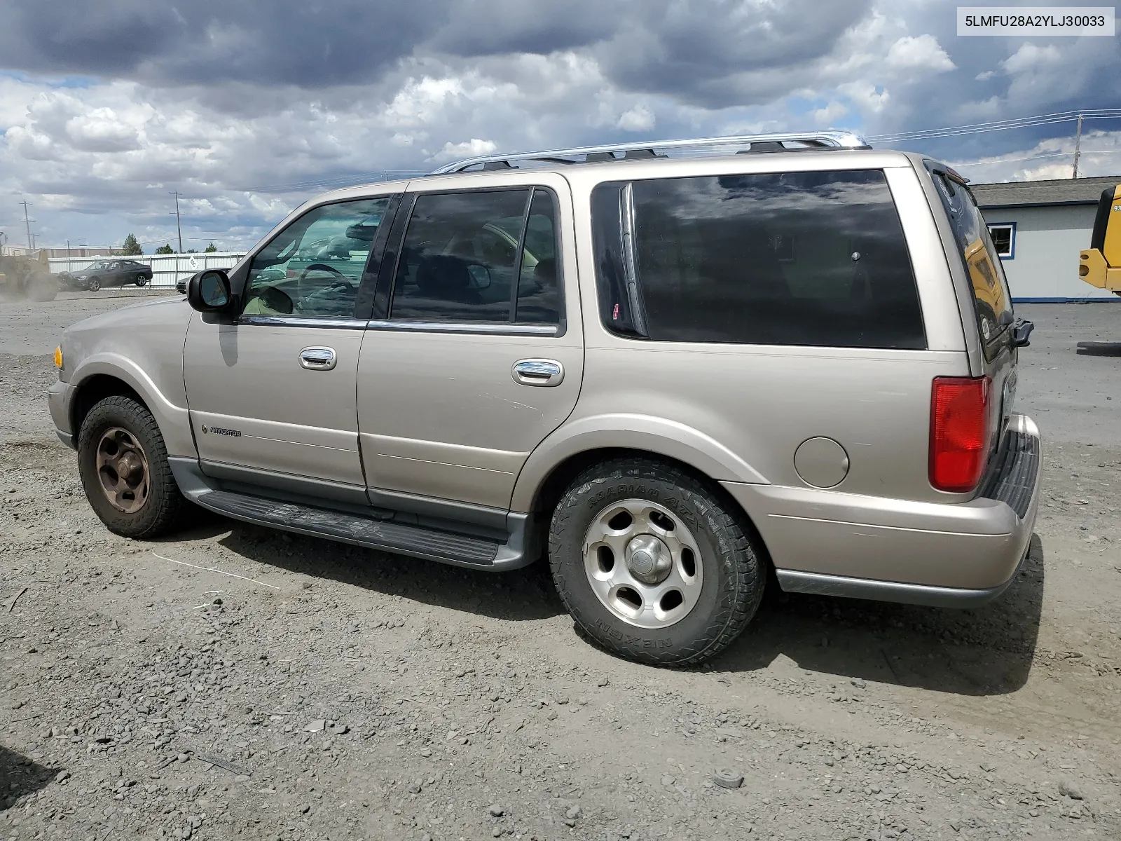 2000 Lincoln Navigator VIN: 5LMFU28A2YLJ30033 Lot: 65283514