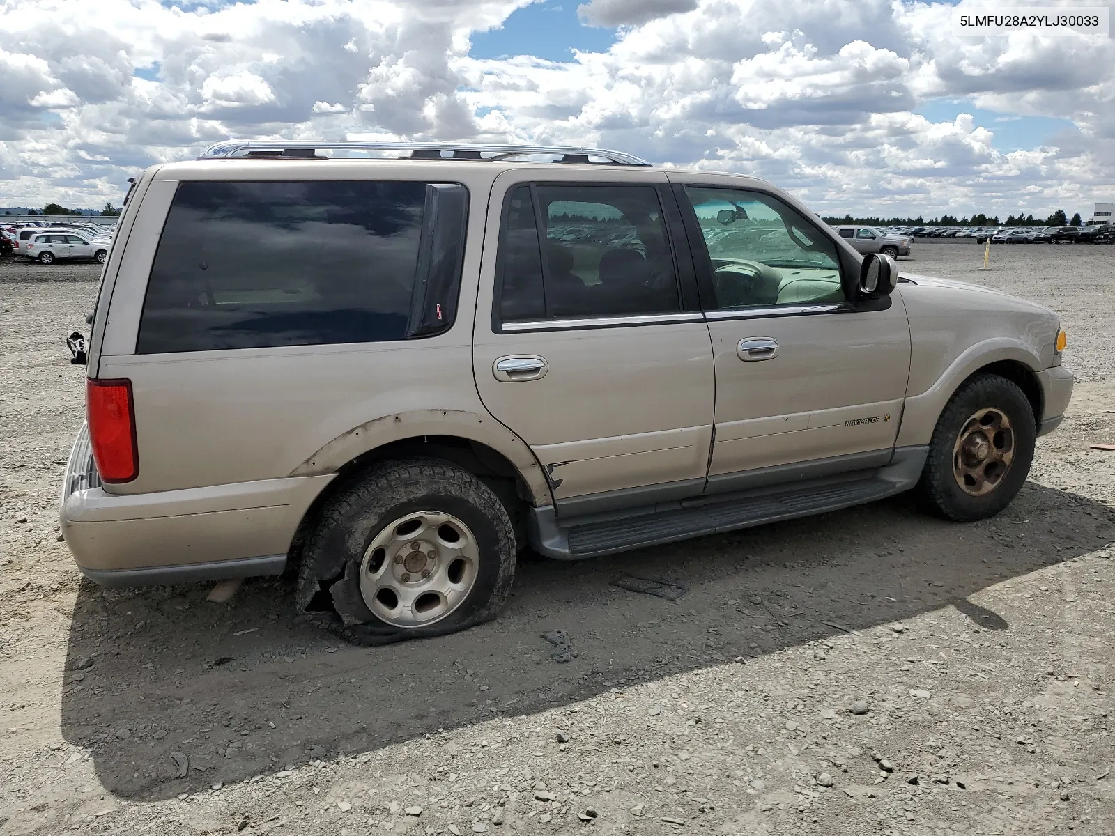 2000 Lincoln Navigator VIN: 5LMFU28A2YLJ30033 Lot: 65283514