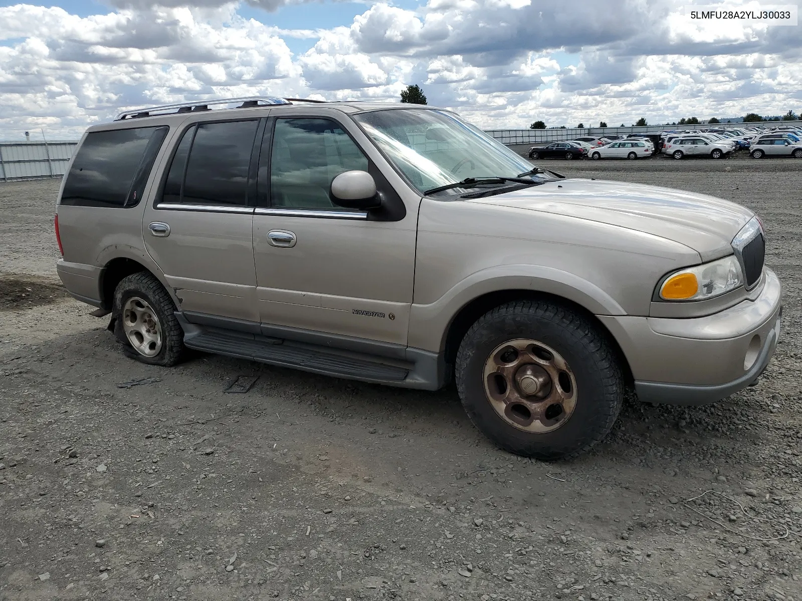 2000 Lincoln Navigator VIN: 5LMFU28A2YLJ30033 Lot: 65283514