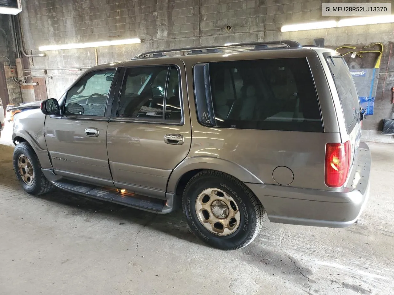 2002 Lincoln Navigator VIN: 5LMFU28R52LJ13370 Lot: 55492134