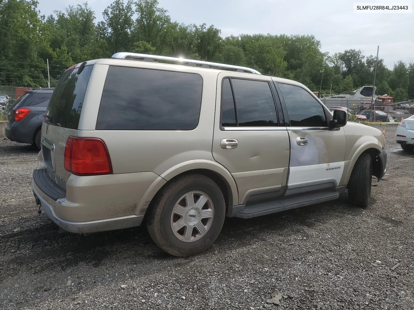 5LMFU28R84LJ23443 2004 Lincoln Navigator