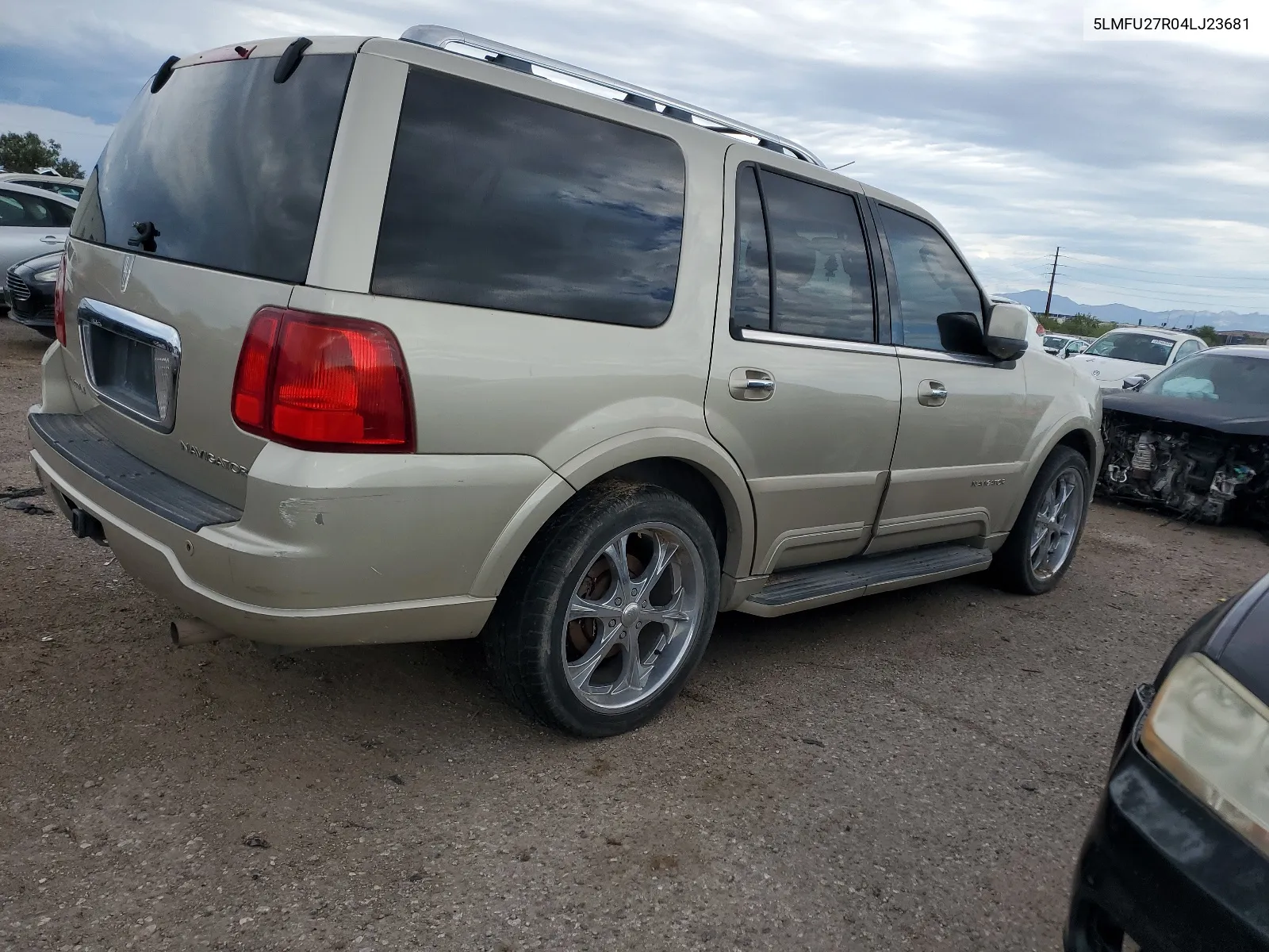 2004 Lincoln Navigator VIN: 5LMFU27R04LJ23681 Lot: 66015884