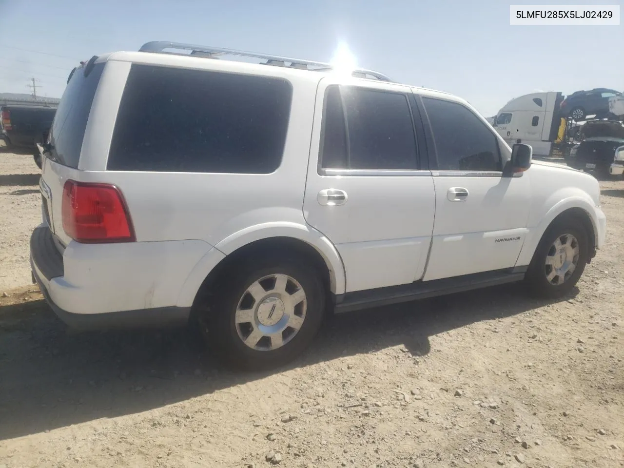 2005 Lincoln Navigator VIN: 5LMFU285X5LJ02429 Lot: 55573584