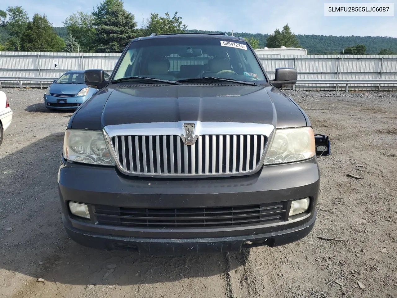 2005 Lincoln Navigator VIN: 5LMFU28565LJ06087 Lot: 60641234