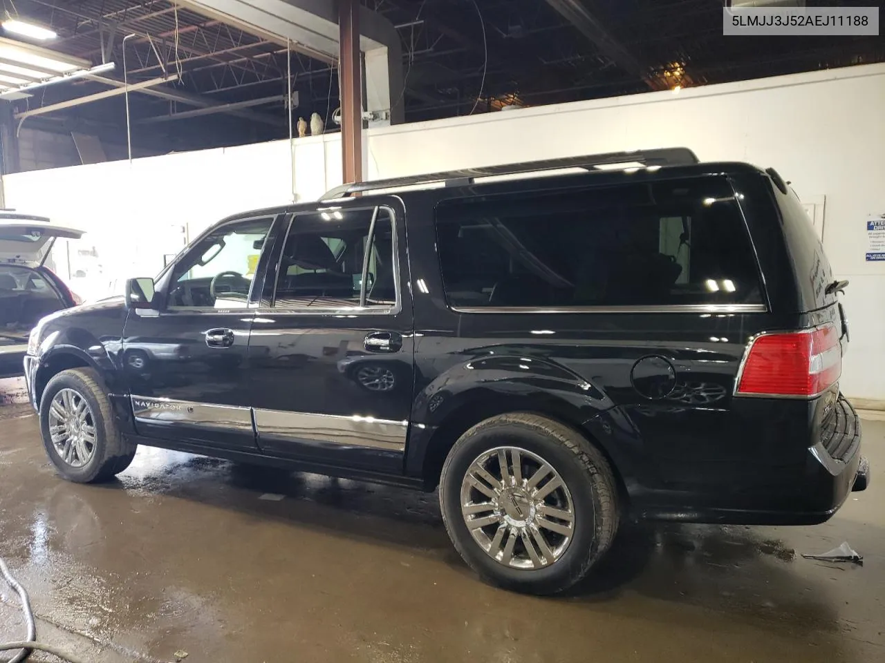 2010 Lincoln Navigator L VIN: 5LMJJ3J52AEJ11188 Lot: 61868474