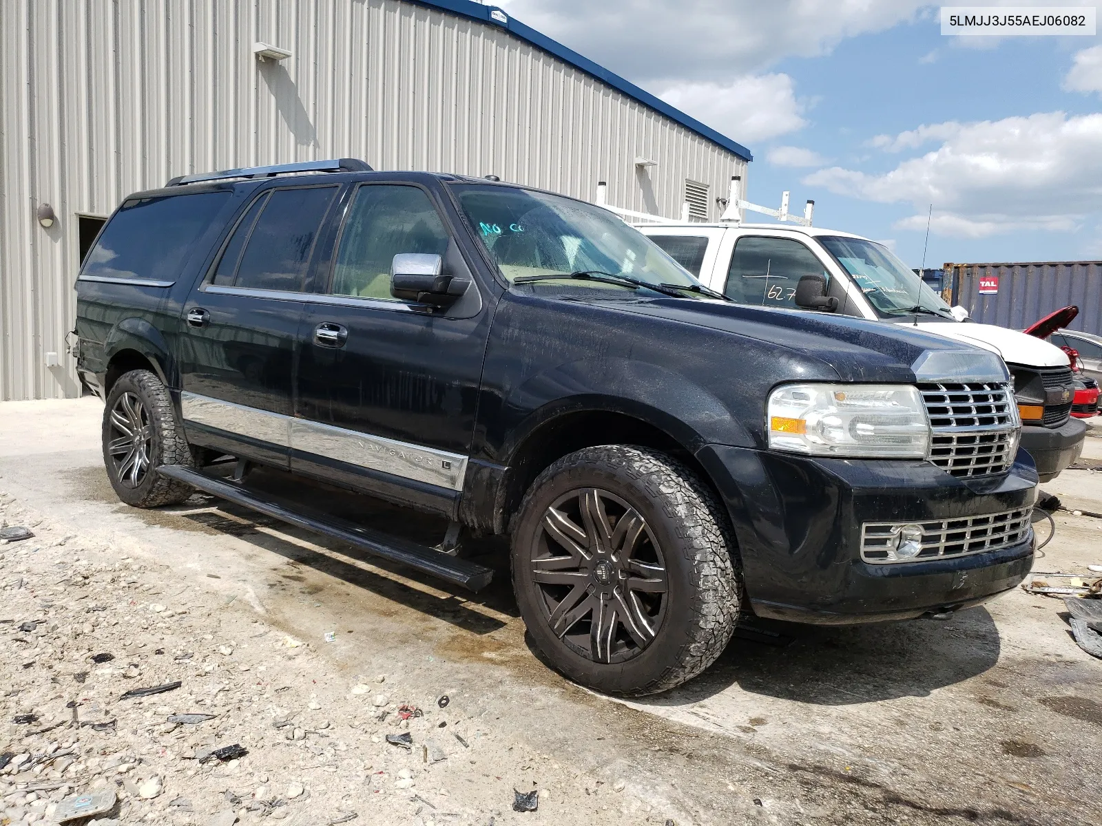 5LMJJ3J55AEJ06082 2010 Lincoln Navigator L