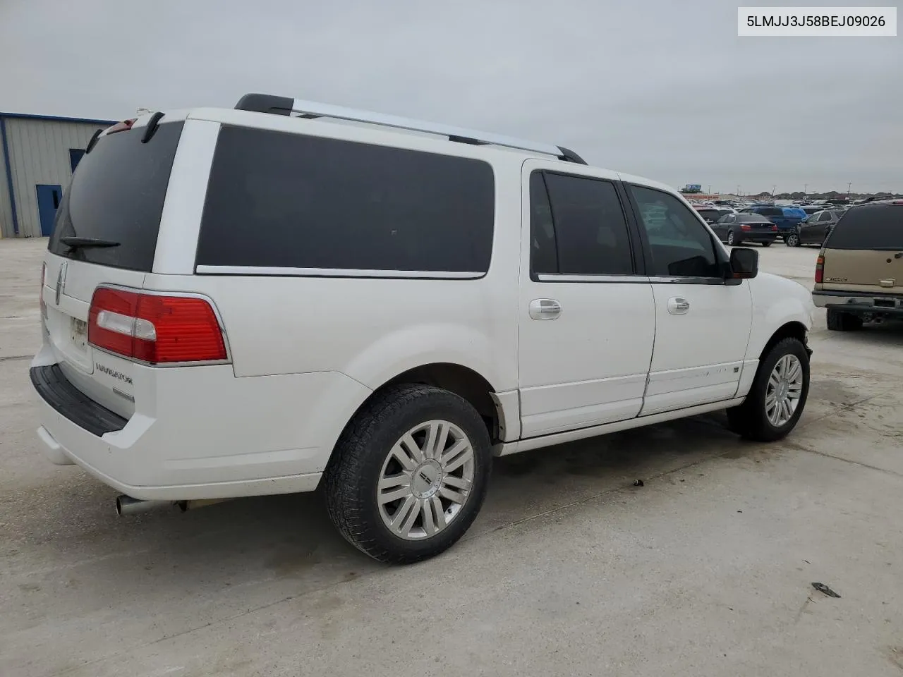 5LMJJ3J58BEJ09026 2011 Lincoln Navigator L