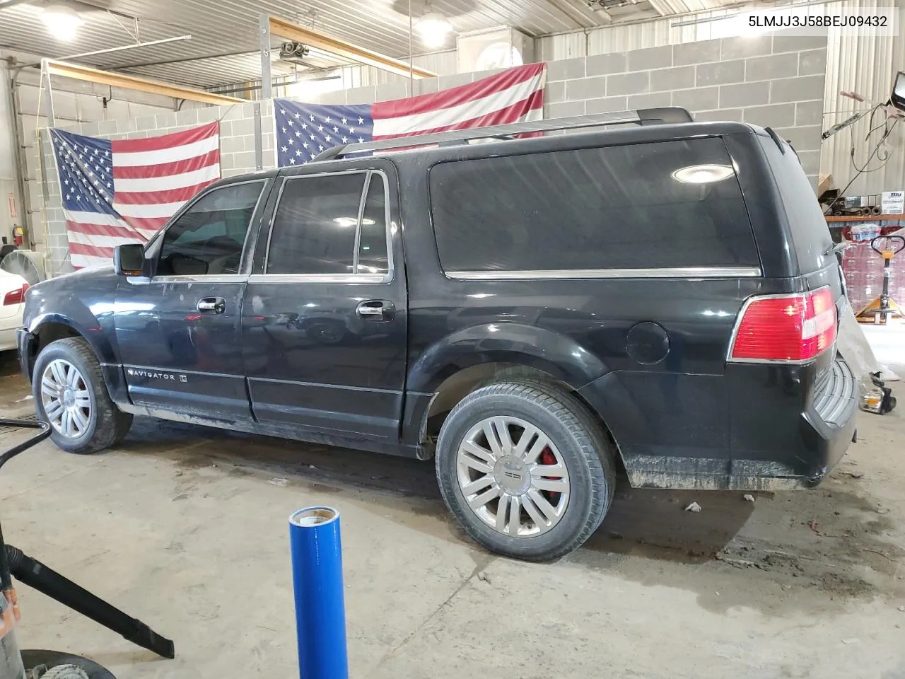 2011 Lincoln Navigator L VIN: 5LMJJ3J58BEJ09432 Lot: 59352394