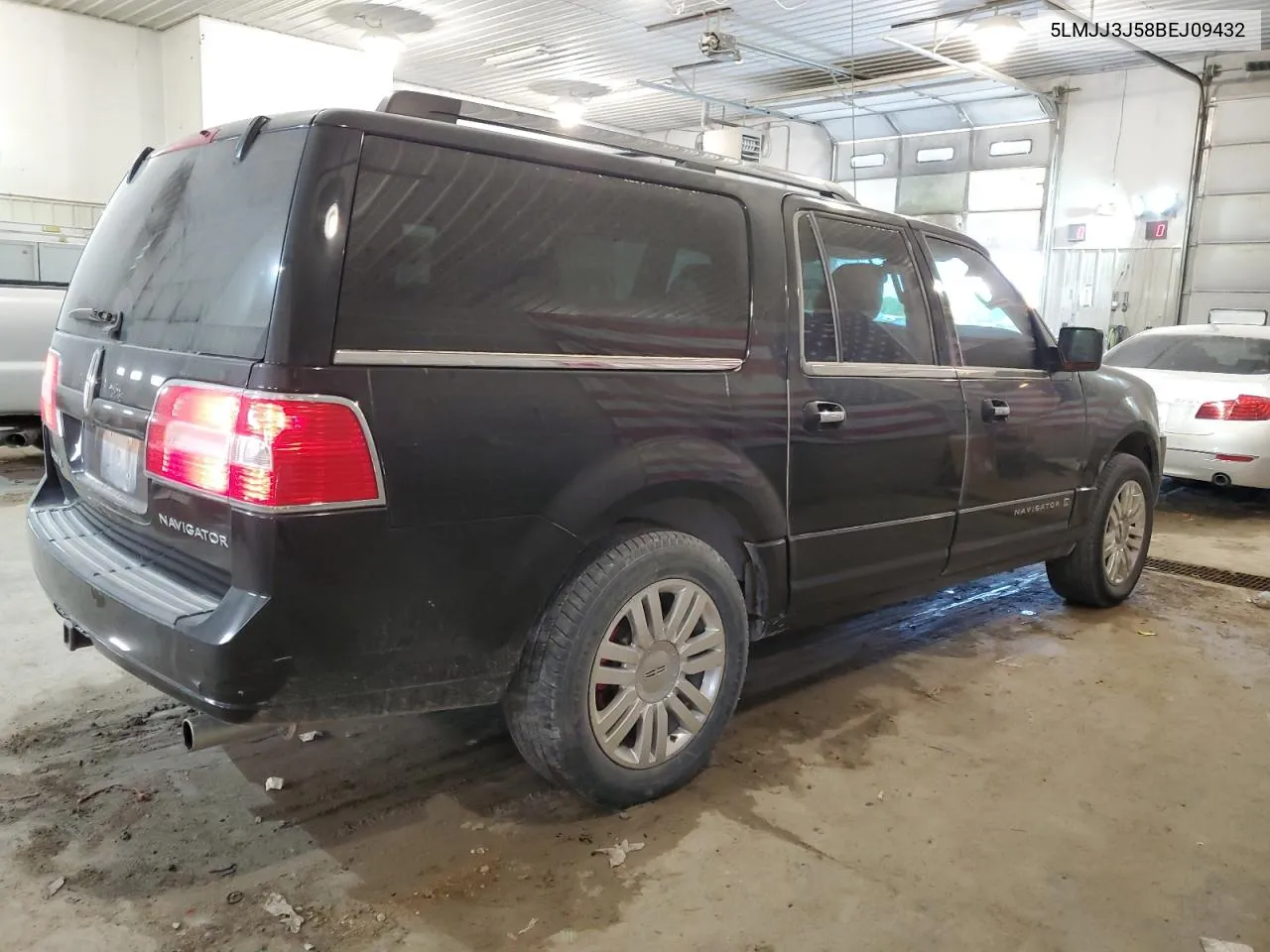 2011 Lincoln Navigator L VIN: 5LMJJ3J58BEJ09432 Lot: 59352394