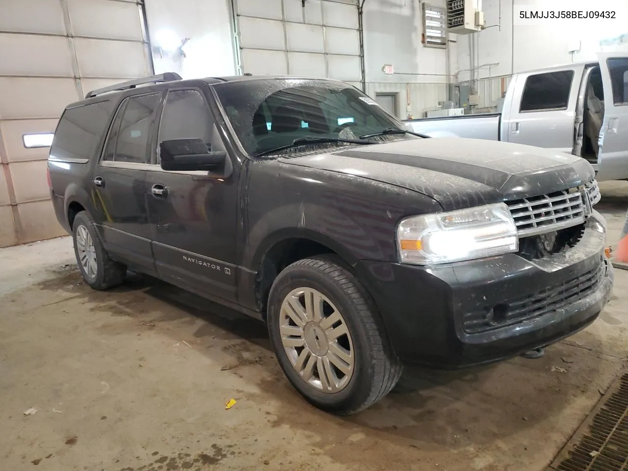 5LMJJ3J58BEJ09432 2011 Lincoln Navigator L