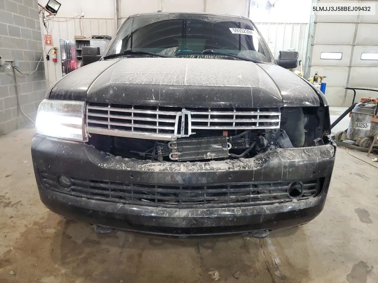 2011 Lincoln Navigator L VIN: 5LMJJ3J58BEJ09432 Lot: 59352394