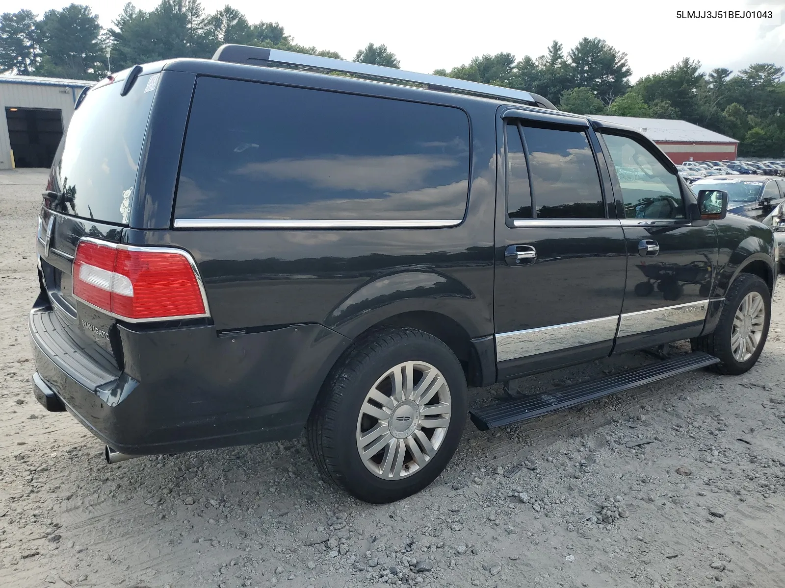 5LMJJ3J51BEJ01043 2011 Lincoln Navigator L