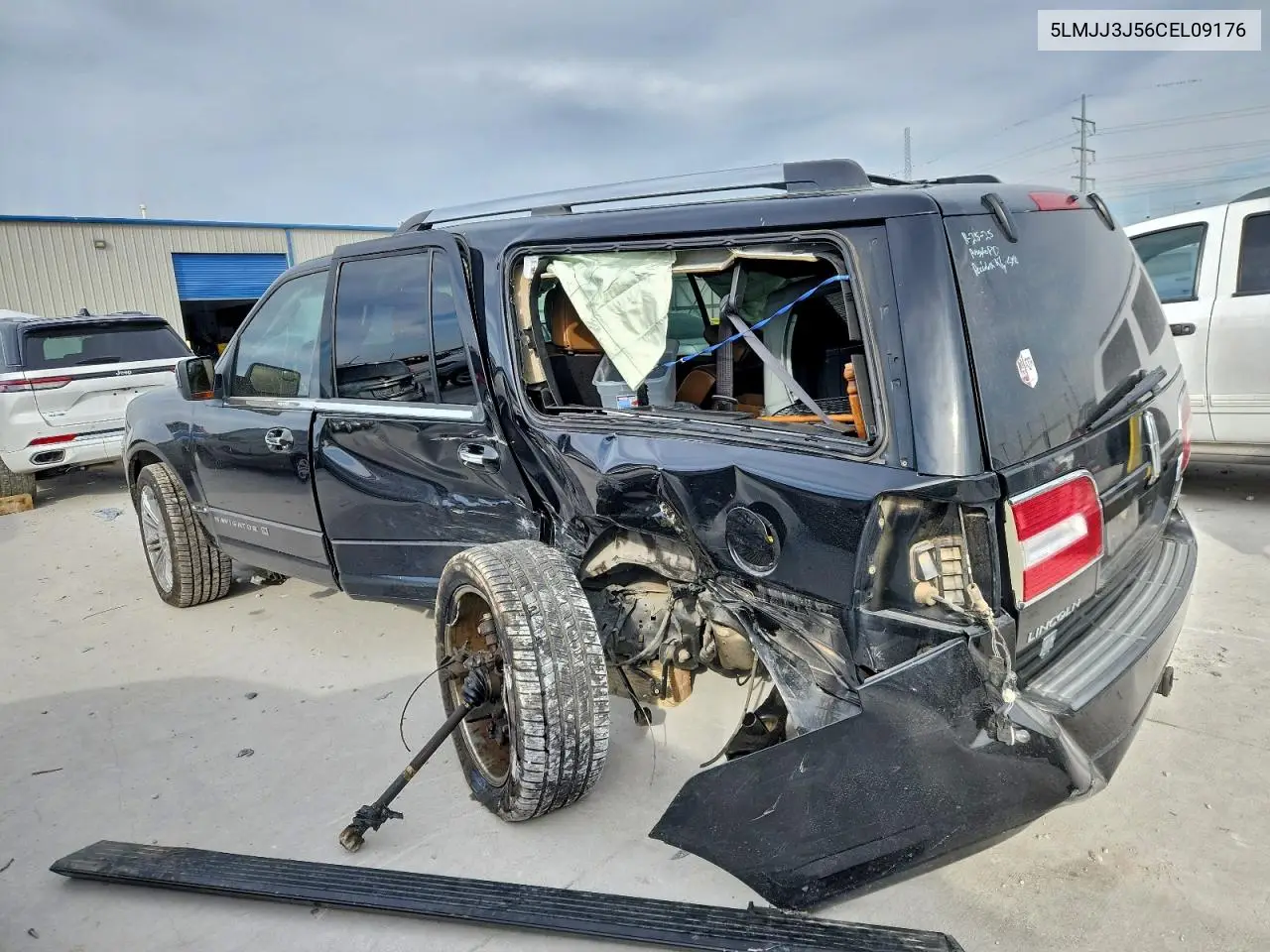 5LMJJ3J56CEL09176 2012 Lincoln Navigator L