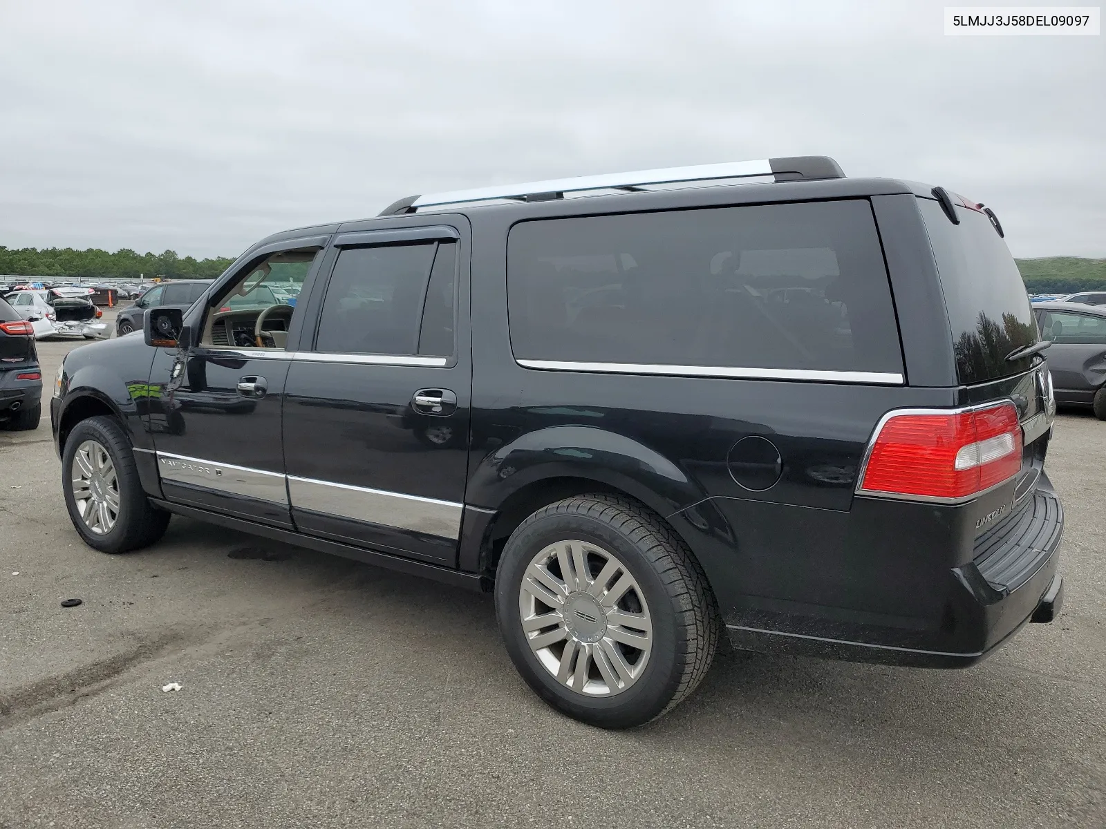 5LMJJ3J58DEL09097 2013 Lincoln Navigator L