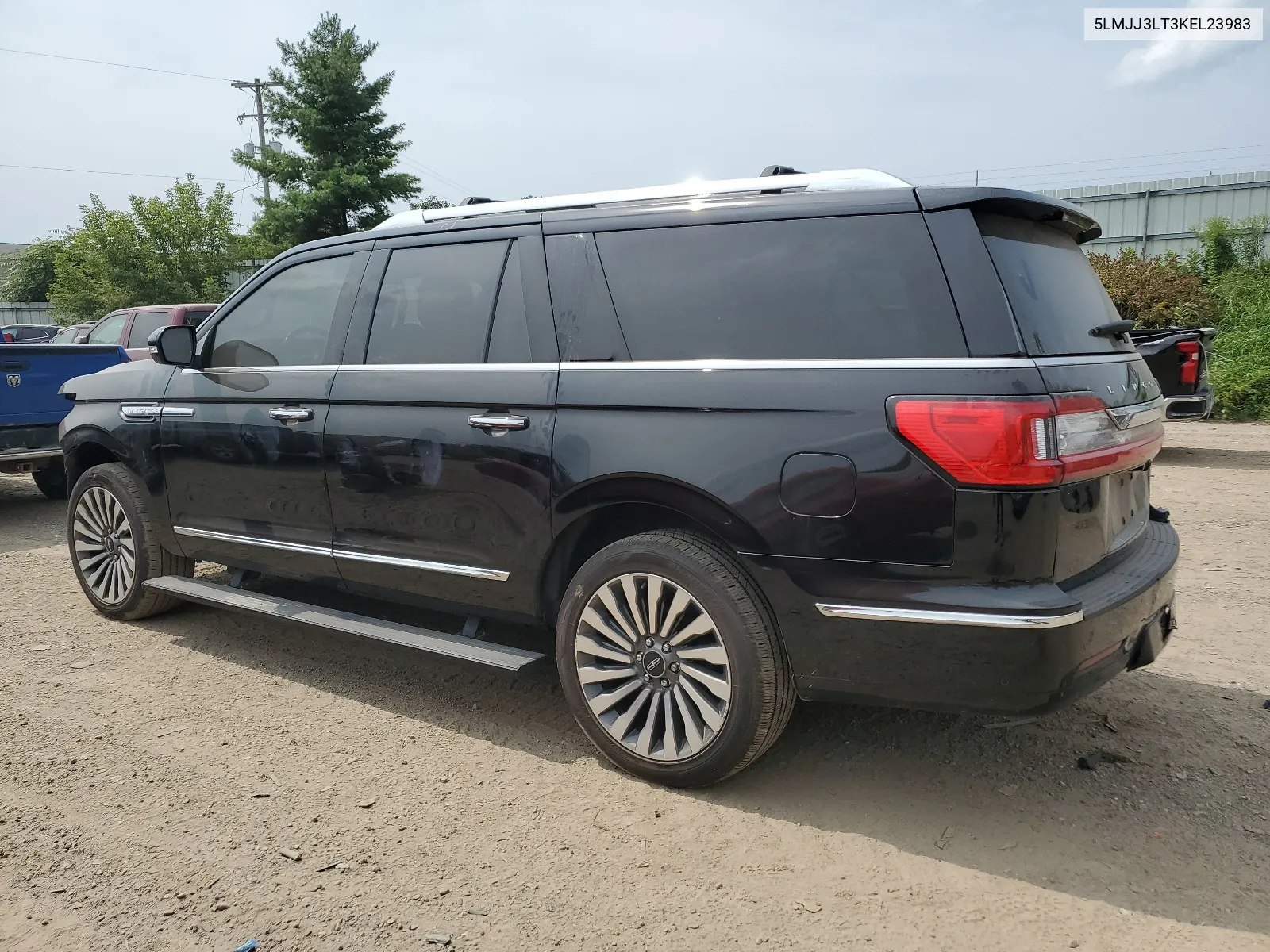 5LMJJ3LT3KEL23983 2019 Lincoln Navigator L Reserve